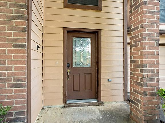 3rd image of 519 Chaseway Dr