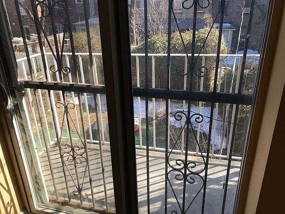 4th image of 520 Chauncey St APT 1