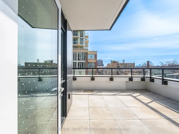 1660 Bloor St W #503, Toronto, ON M6P 1A9