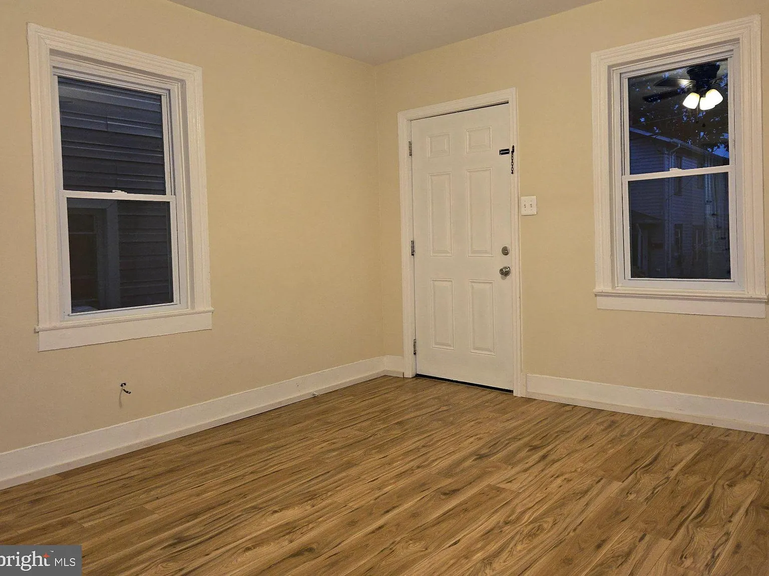 2 bed, 2.0 bath, 910 sqft, $1,575 — Photo 3