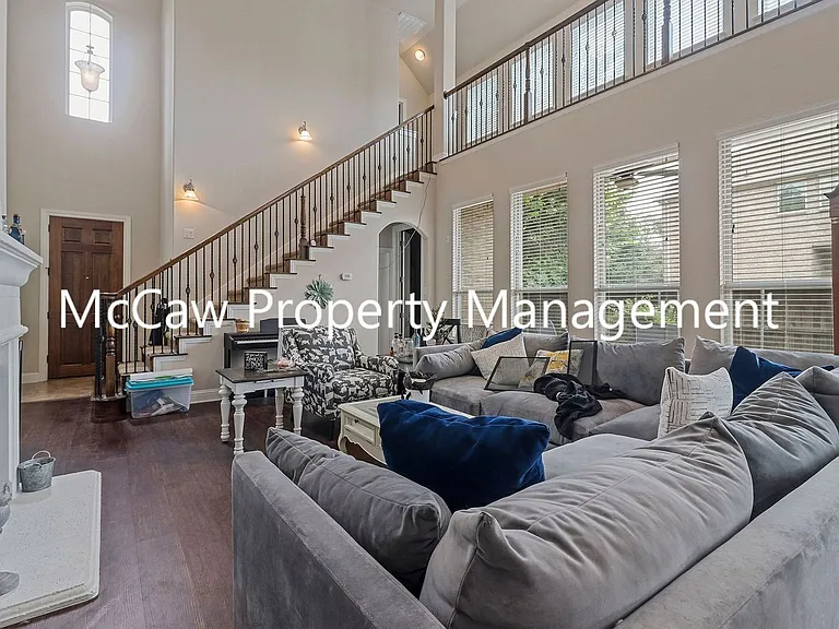2438 Sunderland Ln — Photo 3