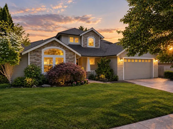 3880 Crystal Springs Dr, Medford, OR 97504