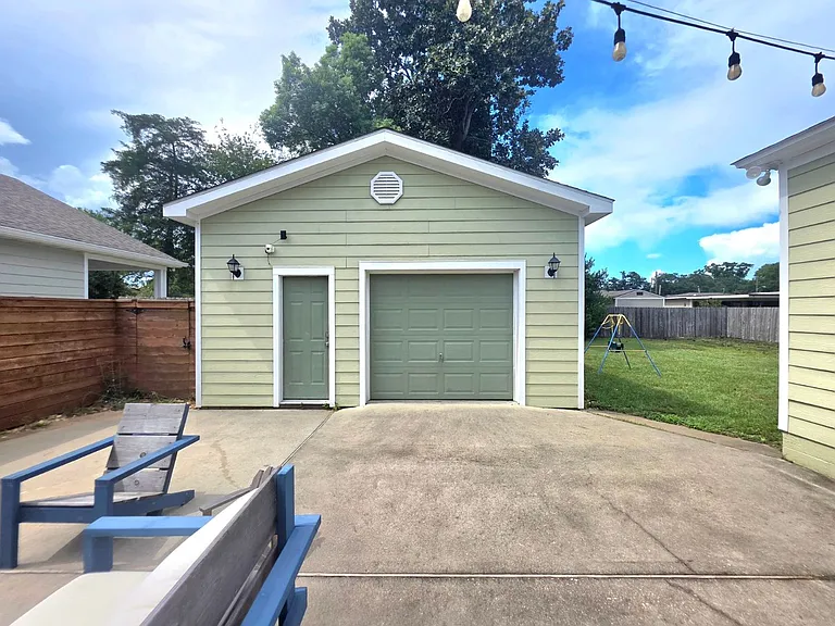 1010 E Maxwell St — Photo 22