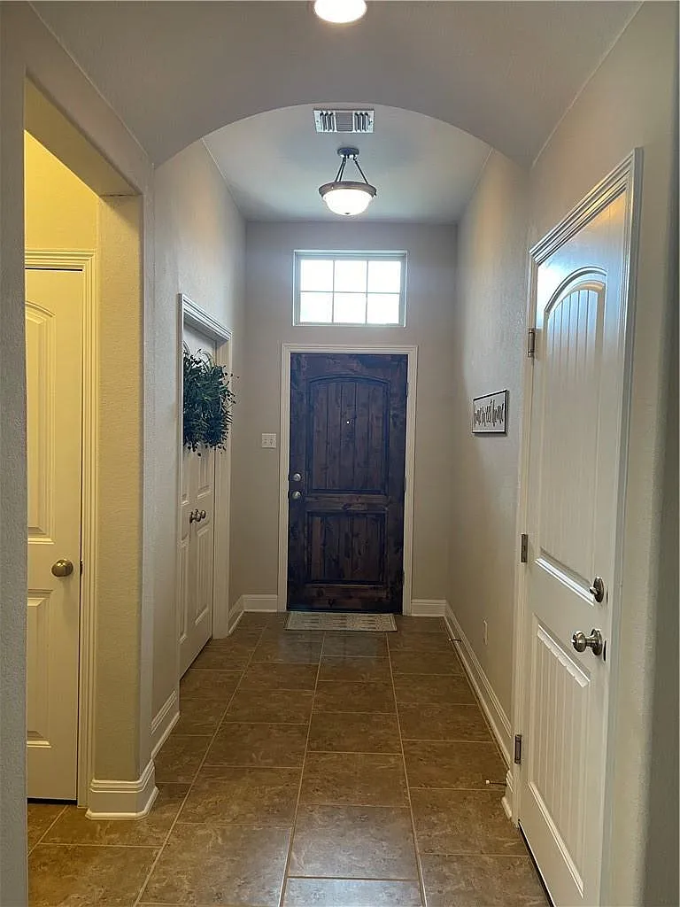 3 bed, 2.0 bath, 1723 sqft, $2,195 — Photo 4