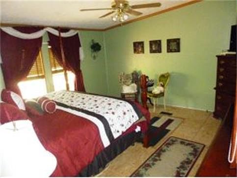 4th image of 128 Knight Ln