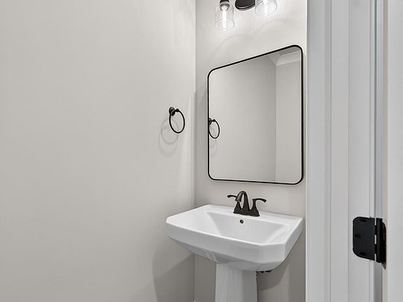 5th image of 142 Old Forest Rd