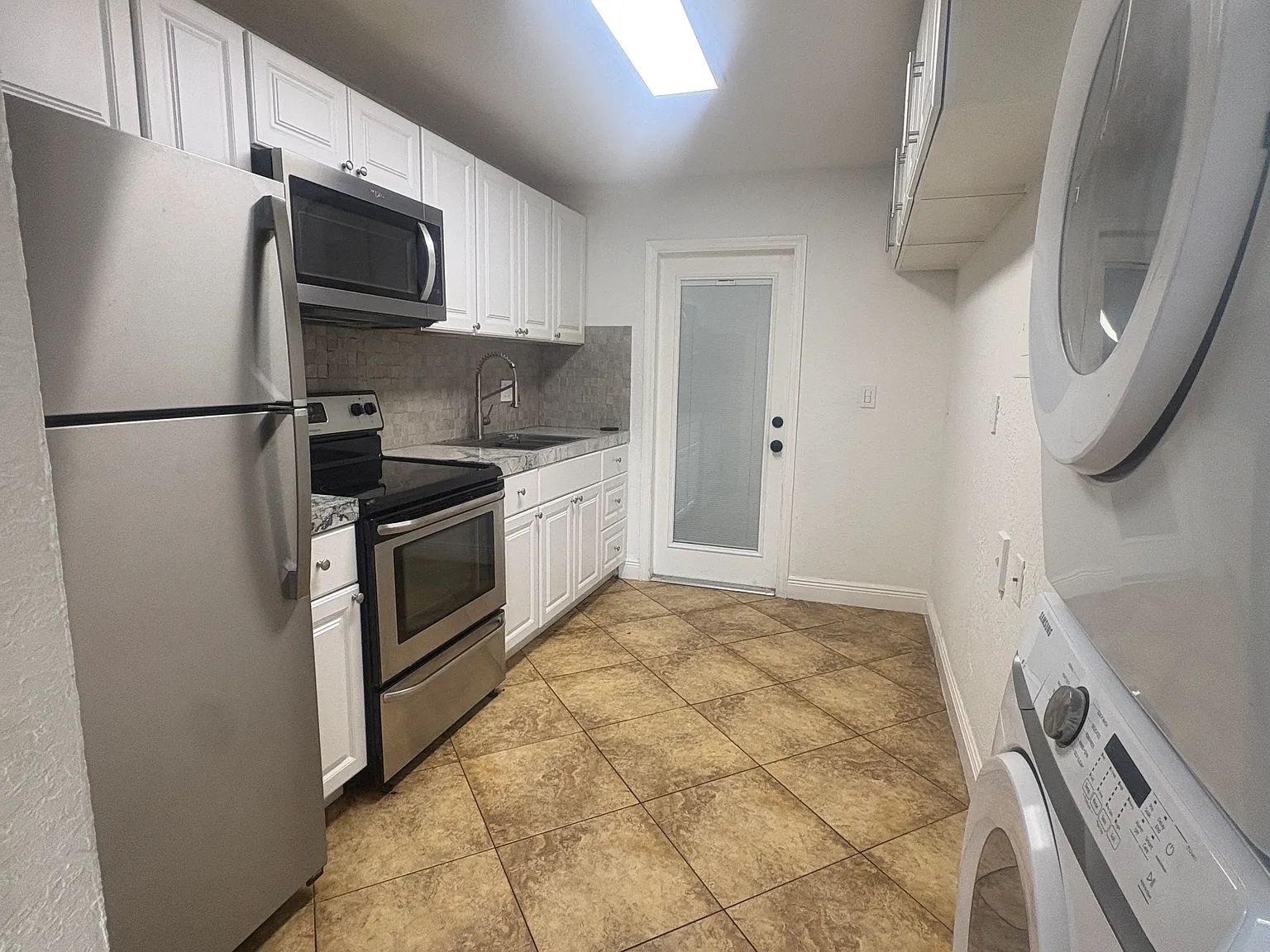 2 bed, 1300 sqft, $2,400 — Photo 3