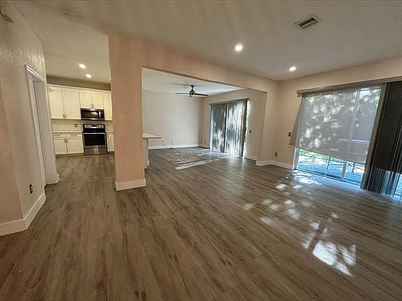 5th image of 5813 Eagle Cay Ln