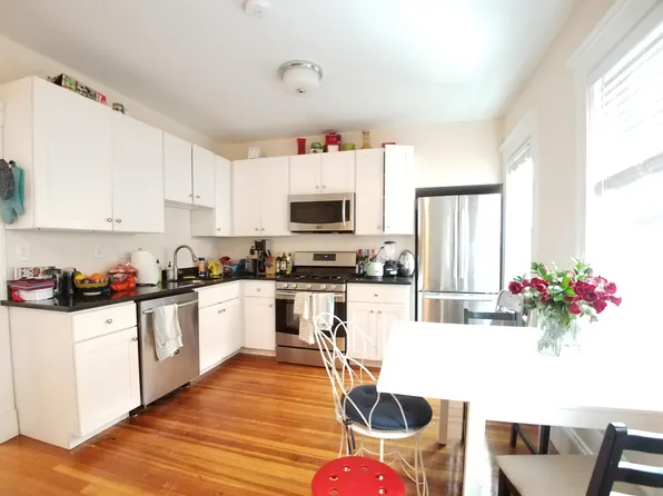 654 Green St #3, Cambridge, MA 02139