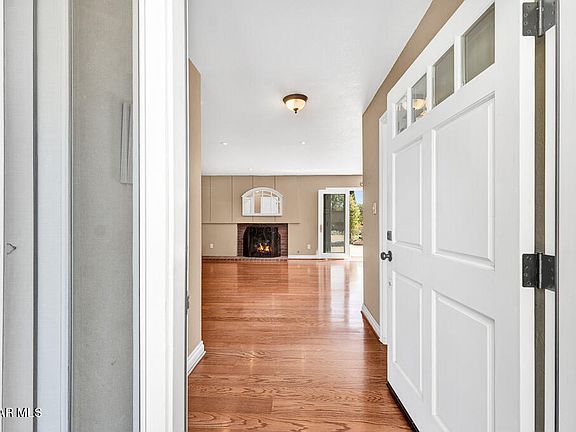 4th image of 392 Teasdale St