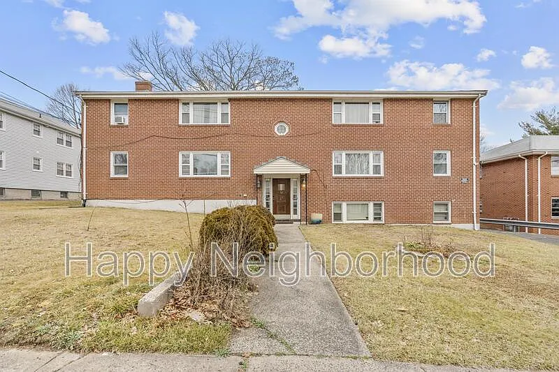 32 Dean Dr #2W