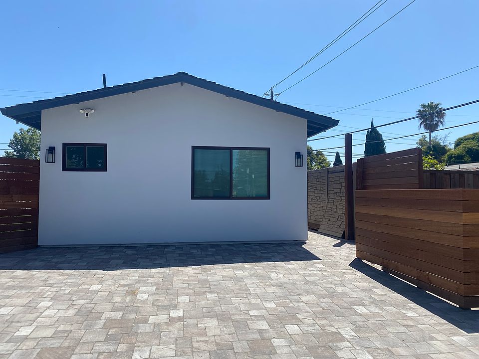 1st image of 1227 Oak Creek Way