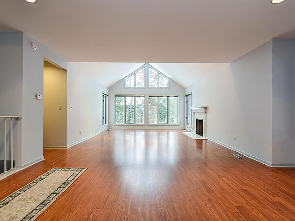 4th image of 3137 E Gatehouse Dr SE #81