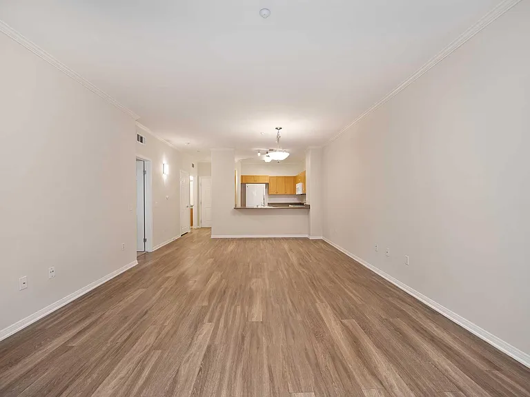 Mission Hills Apartments — Photo 7