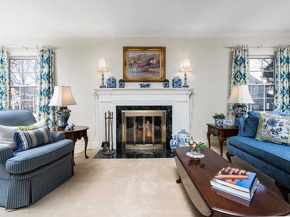 4th image of 900 E Circle Dr