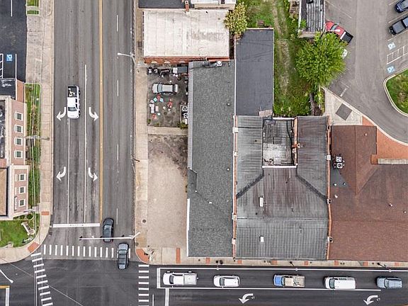 3rd image of 133 W Dixie Ave