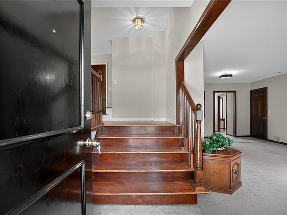 3rd image of 9915 Belleview Ave