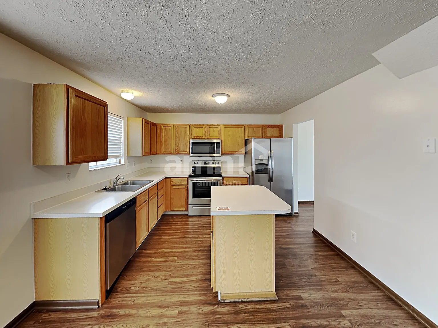 3 bed, 2.5 bath, 1476 sqft, $2,350 — Photo 3