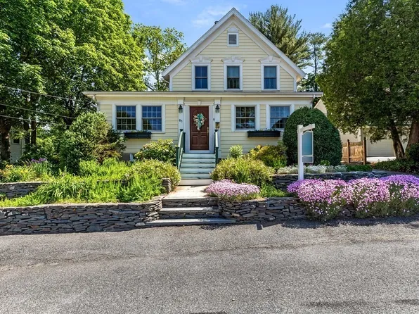61 Howard Ave, Lynnfield, MA 01940