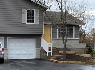 927 N Jan Mar Dr, Olathe, KS 66061