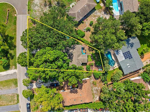 3rd image of 2159 BARCELONA WAY