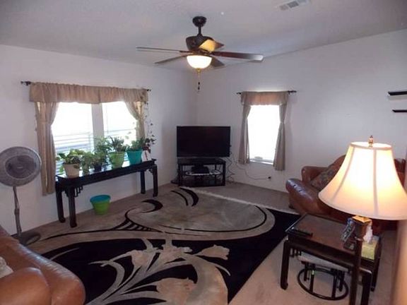 3rd image of 743 Gladiola Dr