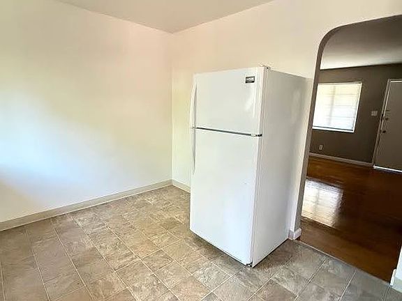 2nd image of 338 Mariposa Ave APT 4