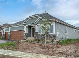 795 Ivywood Cir N, Lake Elmo, MN 55042