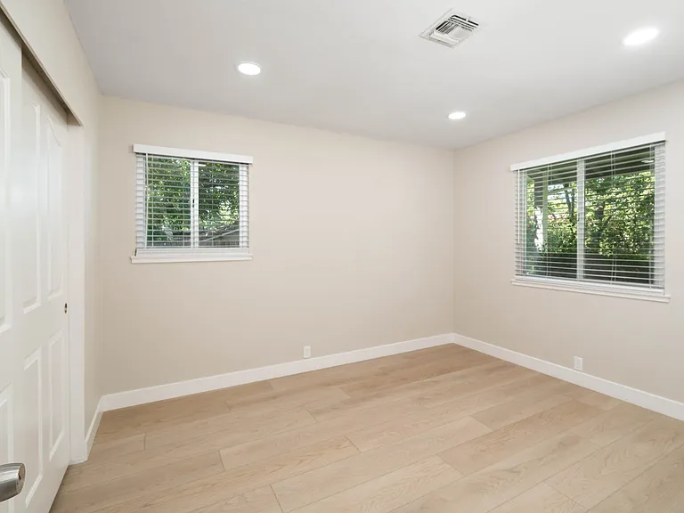 El Camino Duplexes — Photo 40
