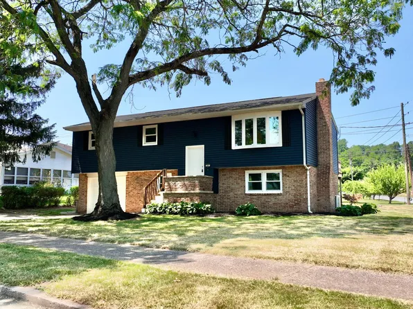301 Sunset Dr, New Cumberland, PA 17070