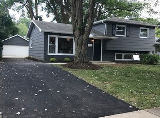 637 N Emerald Ave, Mundelein, IL 60060