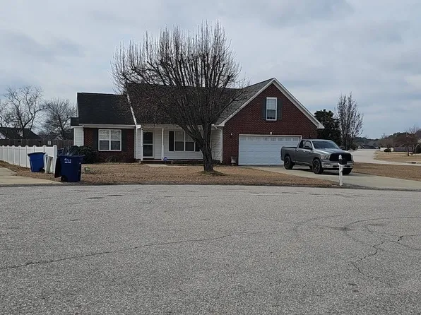 112 Middle Ct, Raeford, NC 28376