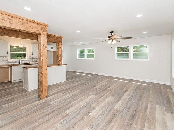 3rd image of 32212 Tom Warner Rd