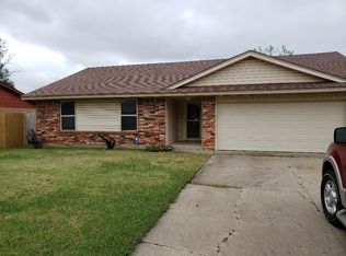 3109 Twin Cir, Moore, OK 73160