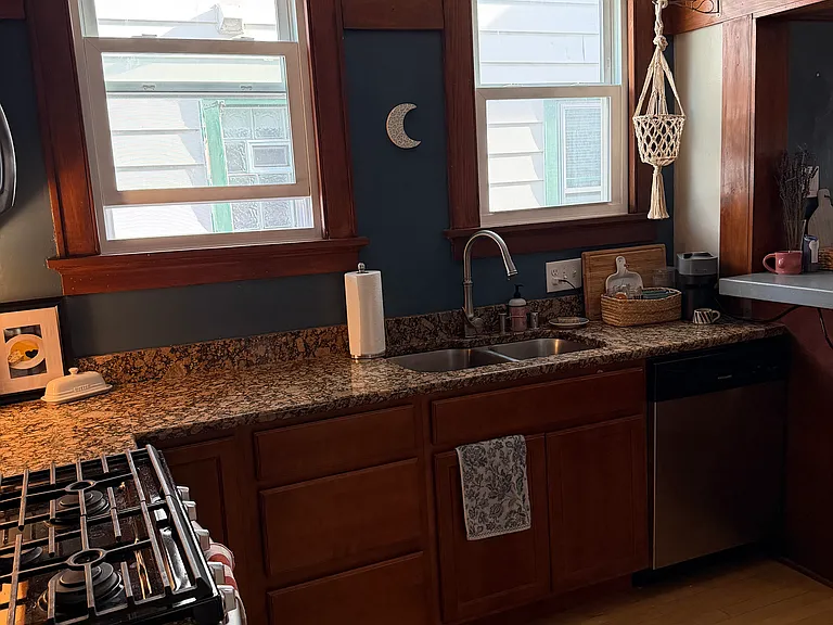4468 N Larkin St — Photo 3