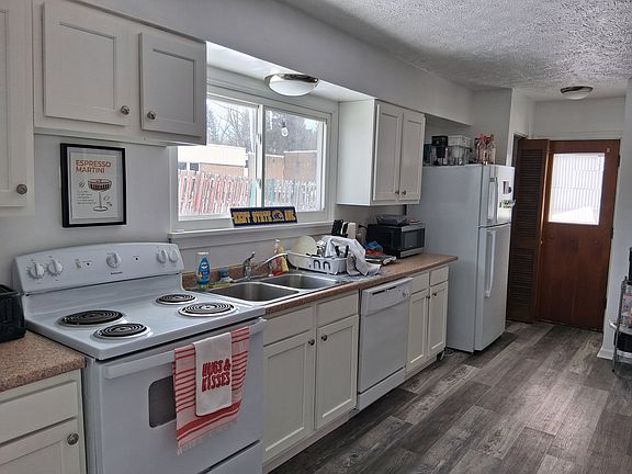 4th image of 1 Joyanne Ct