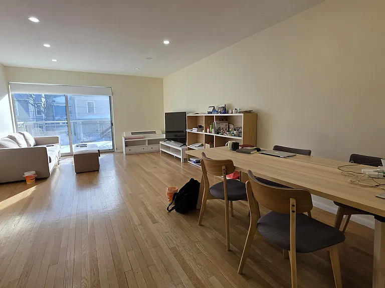 Vernon Towers — Photo 15