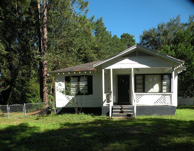1st image of 1709 Hutchinson Dr