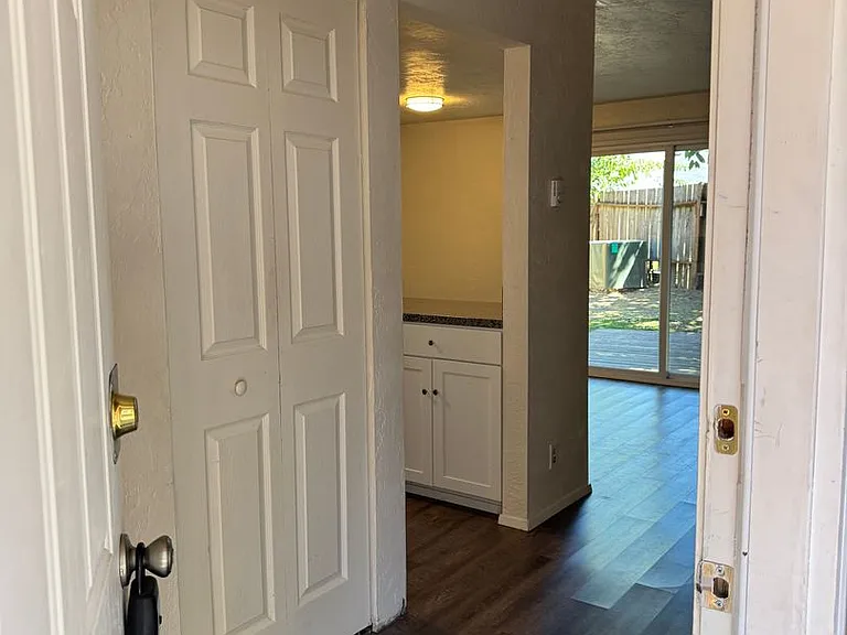1739 Rainbow Loop — Photo 3