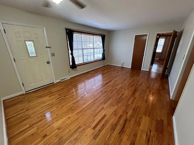 4 Van Tassel Dr SE — Photo 5
