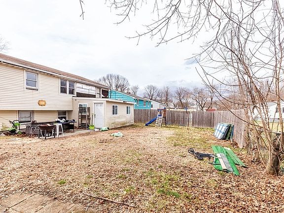4th image of 166 Elliot St
