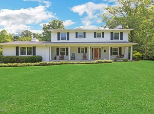 405 Country Club Dr, Jacksonville, NC 28546