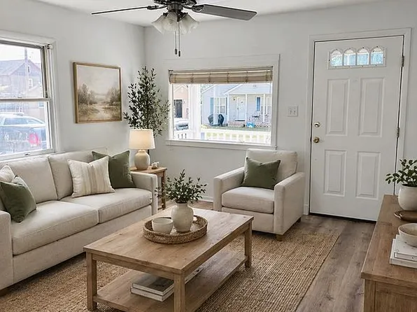 170 N Eberly St, Strasburg, VA 22657