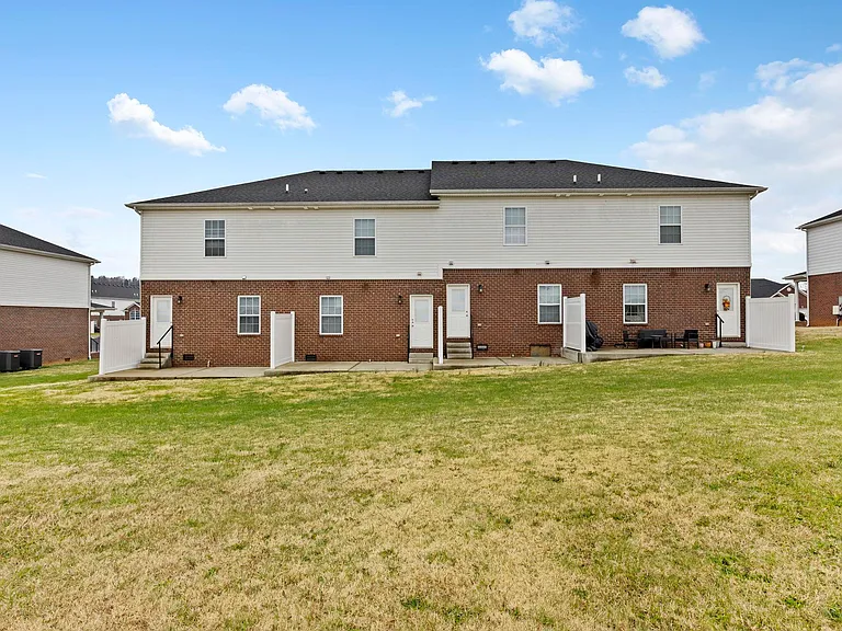 730 Village Creek Dr #B — Photo 16