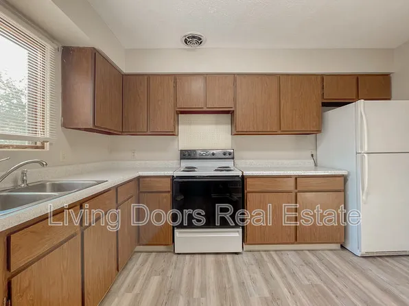 4711 Gladstone St, Lincoln, NE 68504