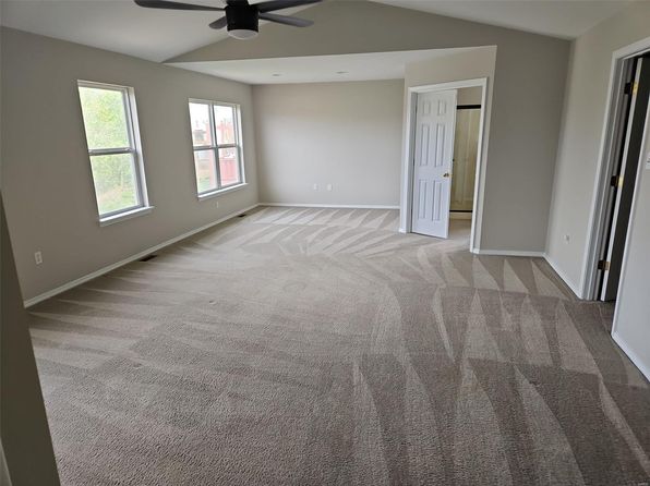 137 Riverwood Park Dr, Florissant, MO 63031