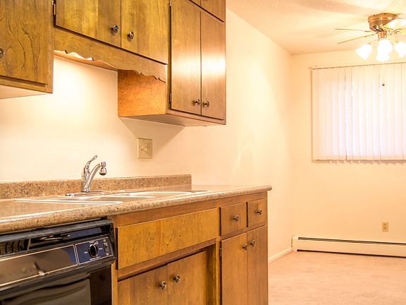 Country Club Apartments ; 2 Bedroom ; Kitchen ; Dining