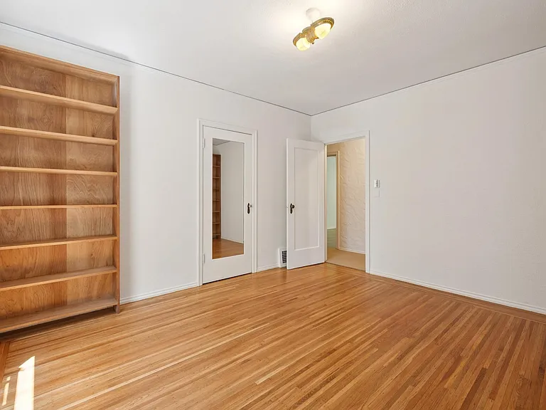 111 Windsor Ave — Photo 28