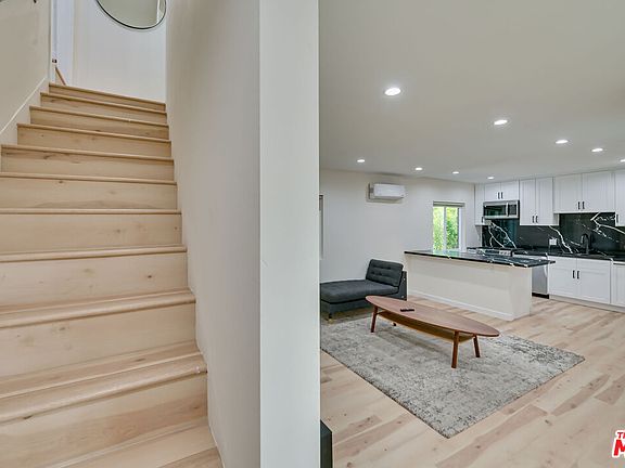 5th image of 9042 Phyllis Ave #B