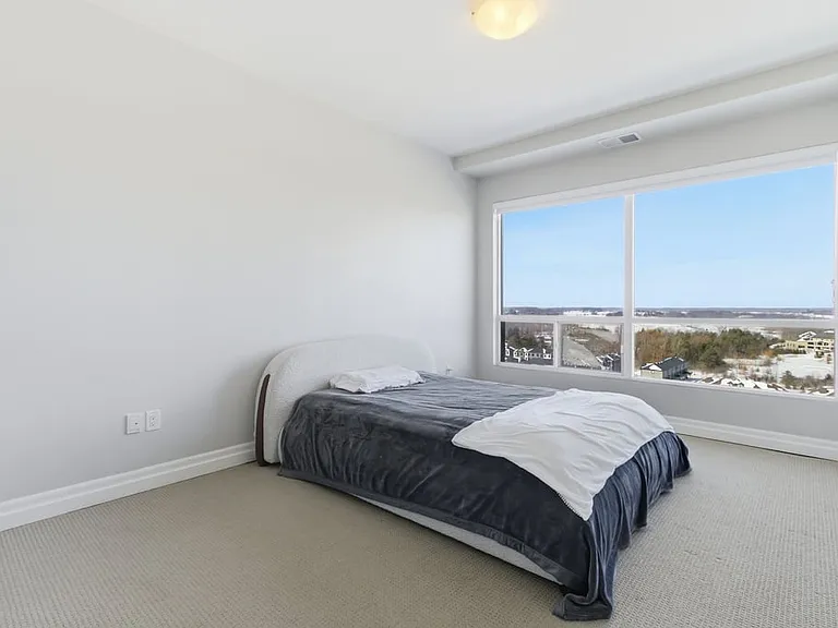 260 Villagewalk Blvd — Photo 12
